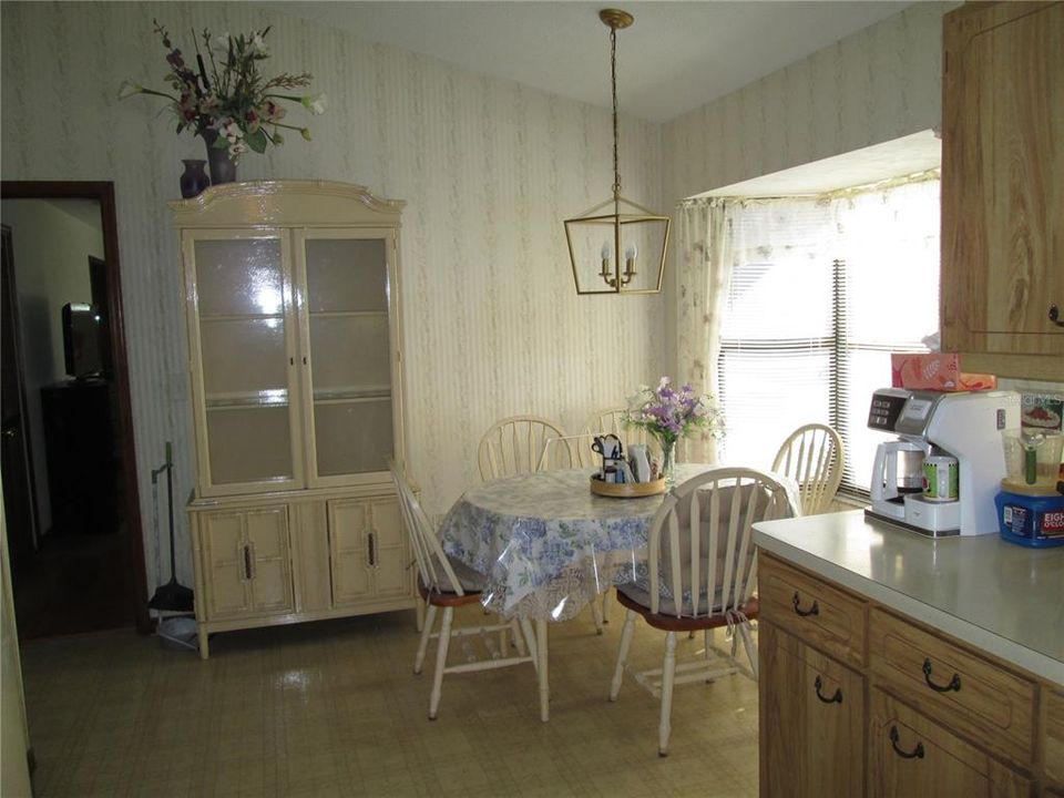 Activo con contrato: $359,900 (3 camas, 2 baños, 1640 Pies cuadrados)