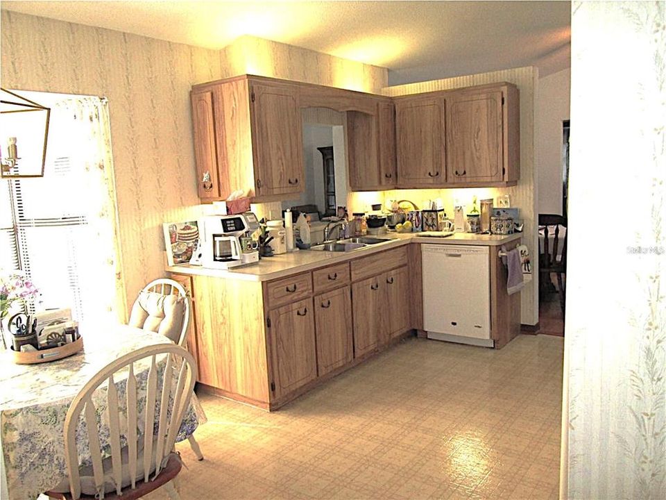 Activo con contrato: $359,900 (3 camas, 2 baños, 1640 Pies cuadrados)