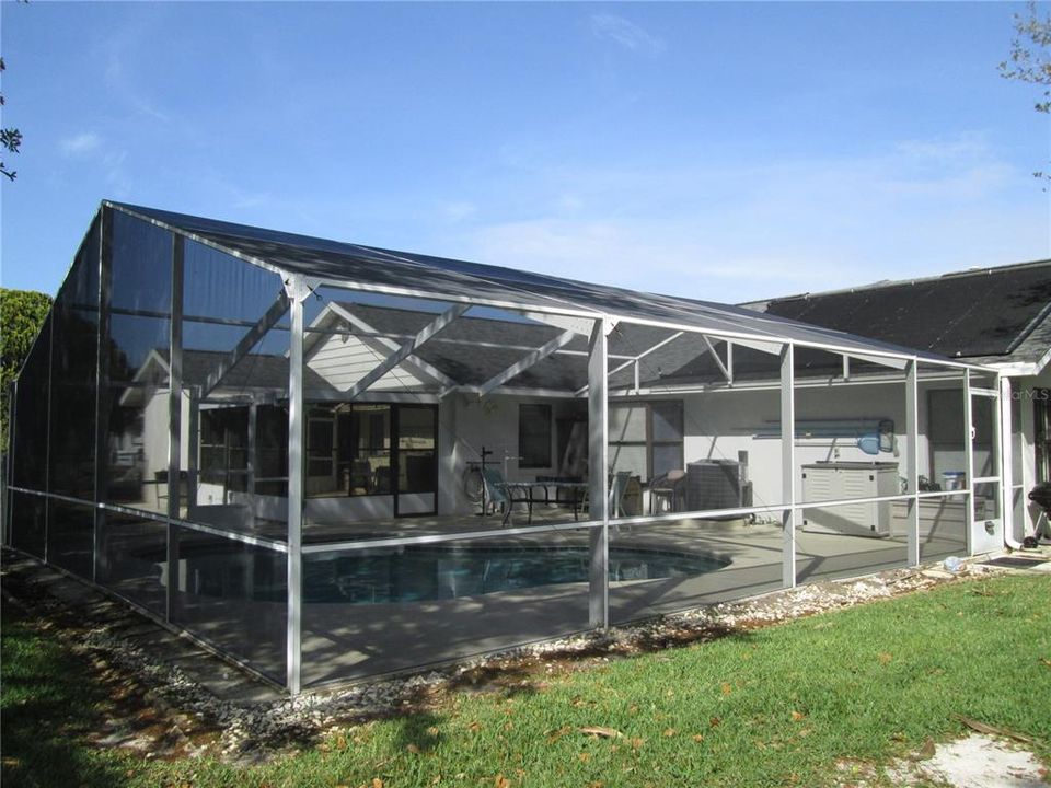 Activo con contrato: $359,900 (3 camas, 2 baños, 1640 Pies cuadrados)