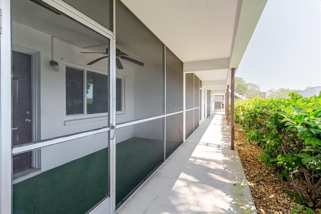 For Sale: $115,000 (2 beds, 1 baths, 870 Square Feet)