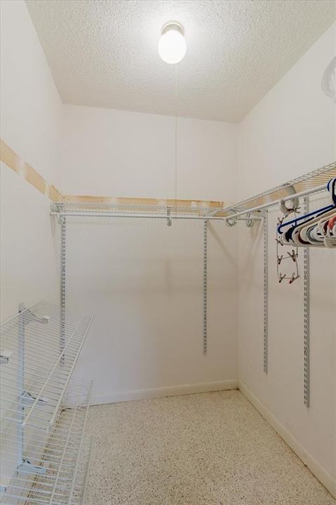 For Sale: $115,000 (2 beds, 1 baths, 870 Square Feet)