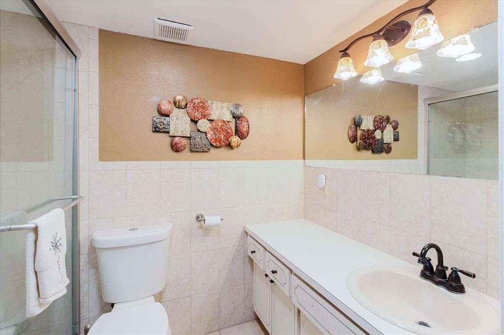 For Sale: $115,000 (2 beds, 1 baths, 870 Square Feet)