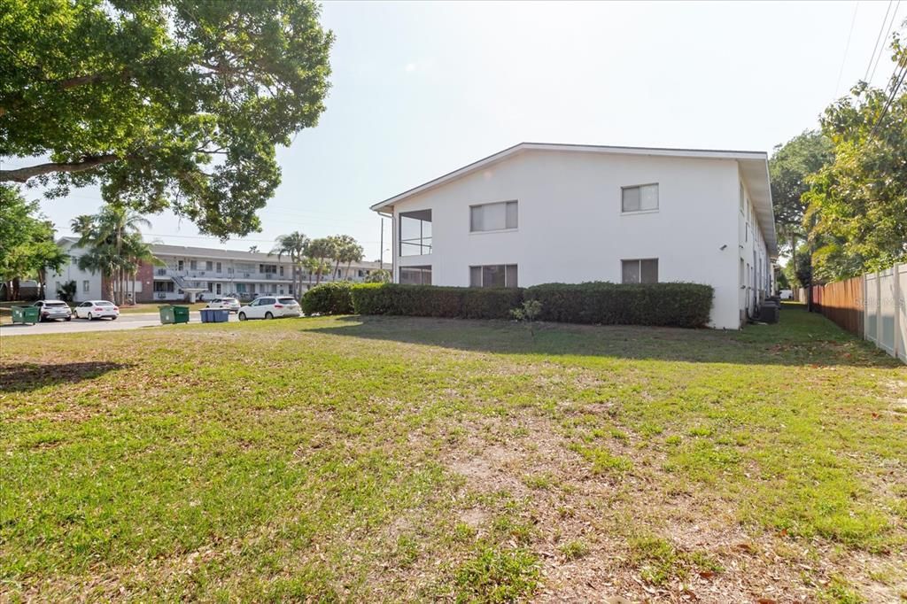 For Sale: $115,000 (2 beds, 1 baths, 870 Square Feet)