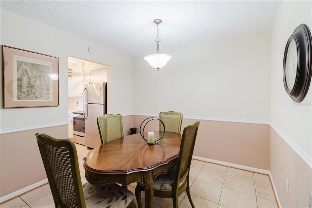 For Sale: $115,000 (2 beds, 1 baths, 870 Square Feet)