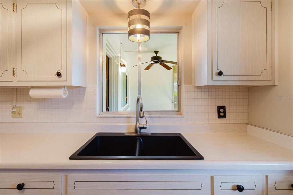 For Sale: $115,000 (2 beds, 1 baths, 870 Square Feet)