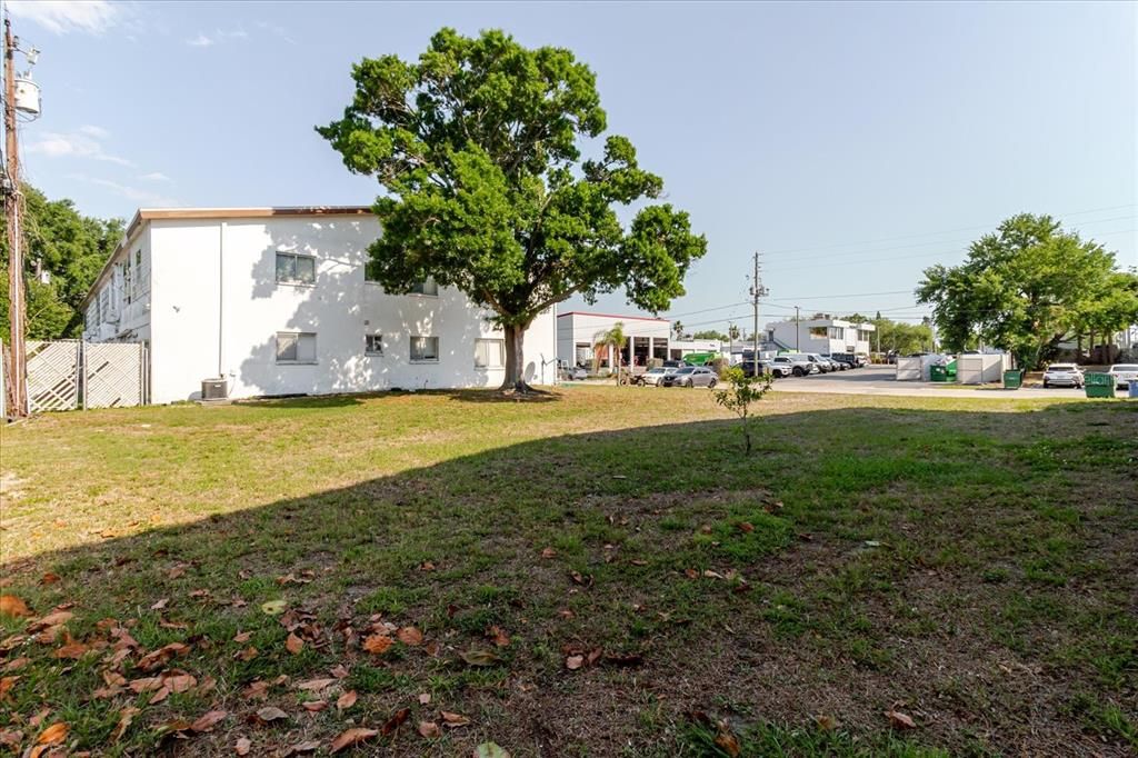 For Sale: $115,000 (2 beds, 1 baths, 870 Square Feet)