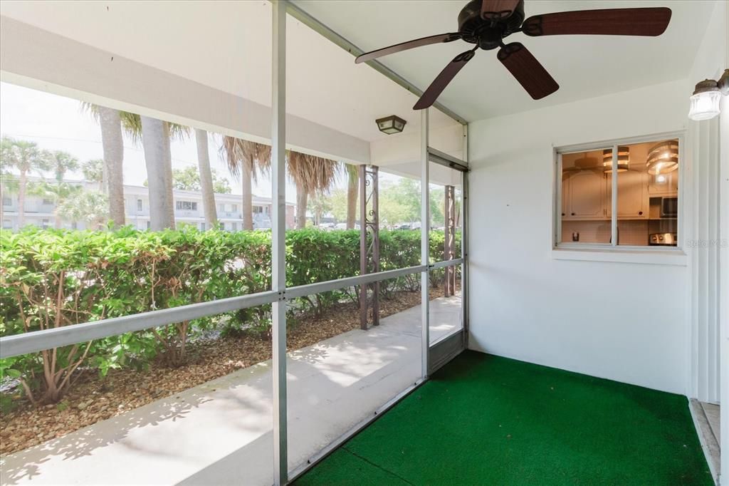 For Sale: $115,000 (2 beds, 1 baths, 870 Square Feet)