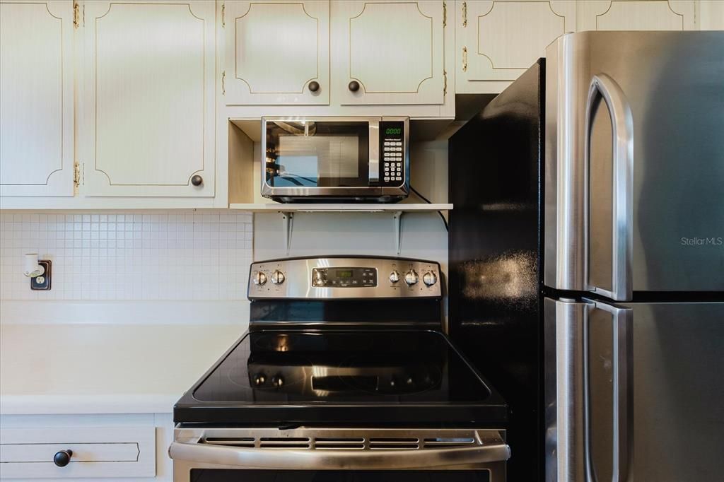 For Sale: $115,000 (2 beds, 1 baths, 870 Square Feet)