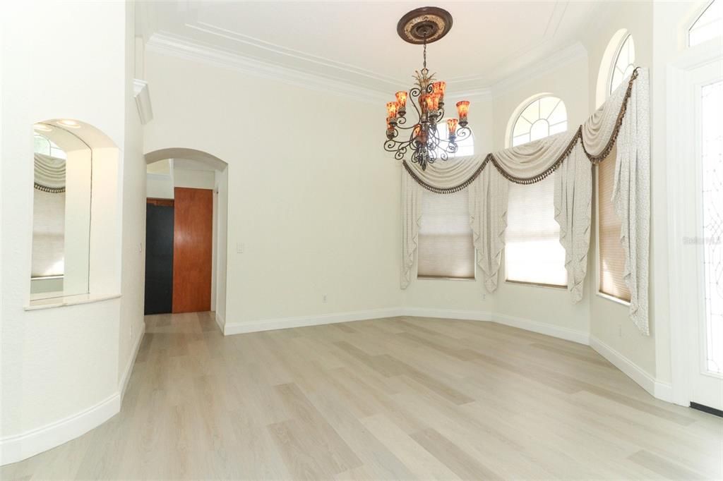 En Venta: $575,000 (3 camas, 2 baños, 3133 Pies cuadrados)