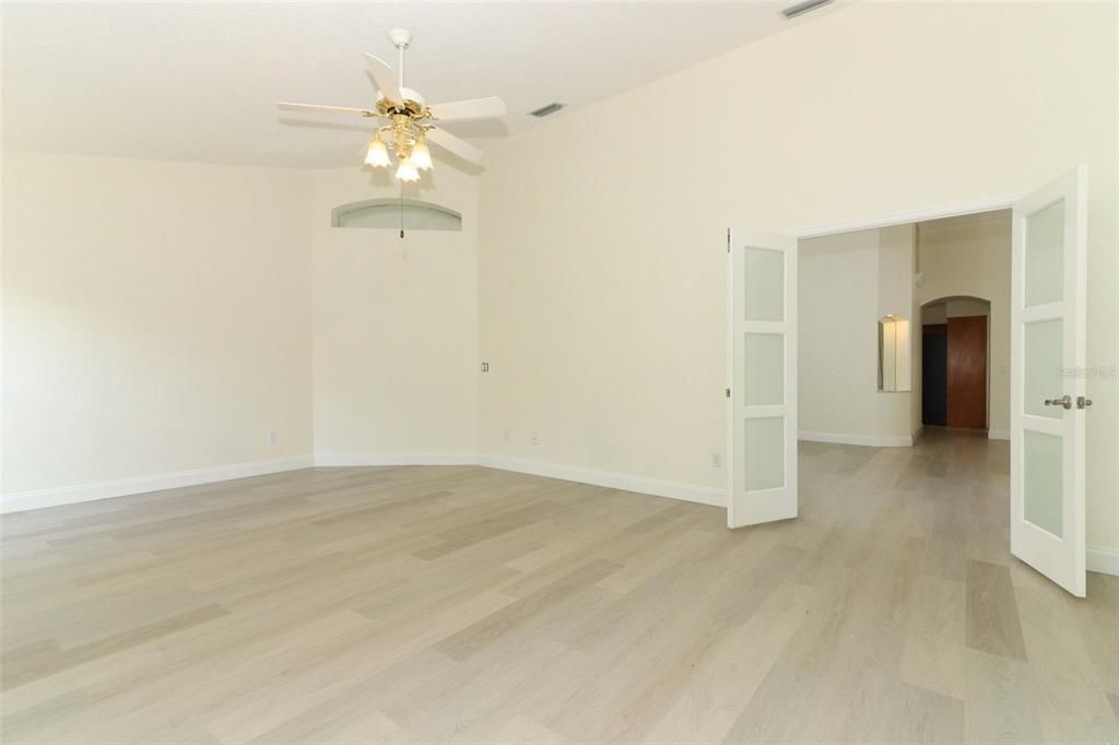 En Venta: $575,000 (3 camas, 2 baños, 3133 Pies cuadrados)