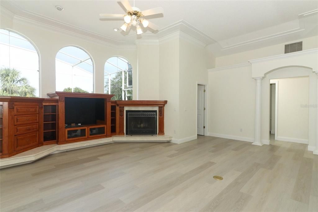 En Venta: $575,000 (3 camas, 2 baños, 3133 Pies cuadrados)