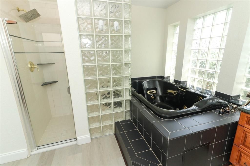 En Venta: $575,000 (3 camas, 2 baños, 3133 Pies cuadrados)