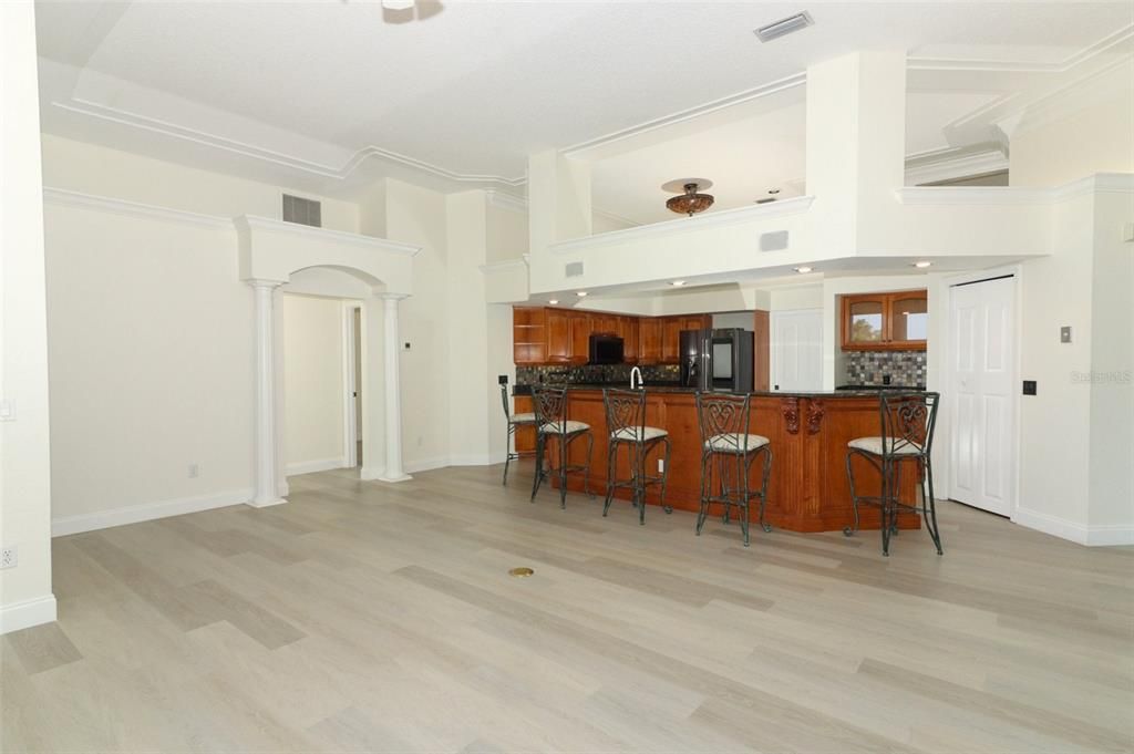 En Venta: $575,000 (3 camas, 2 baños, 3133 Pies cuadrados)