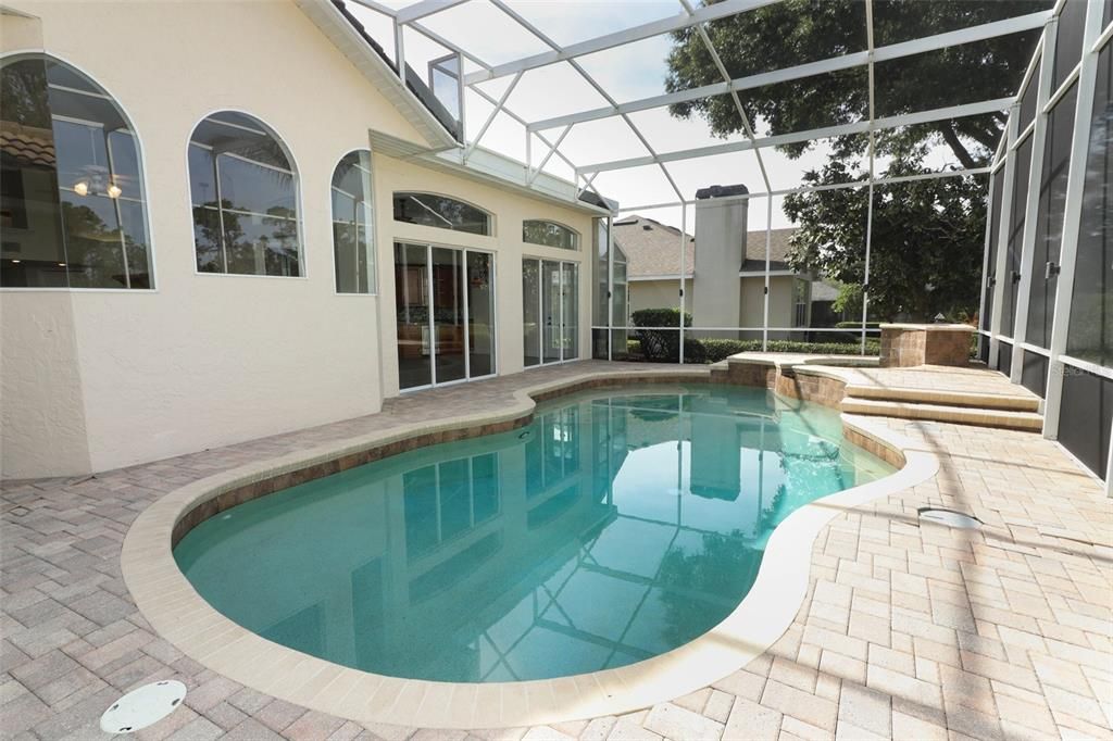 En Venta: $575,000 (3 camas, 2 baños, 3133 Pies cuadrados)