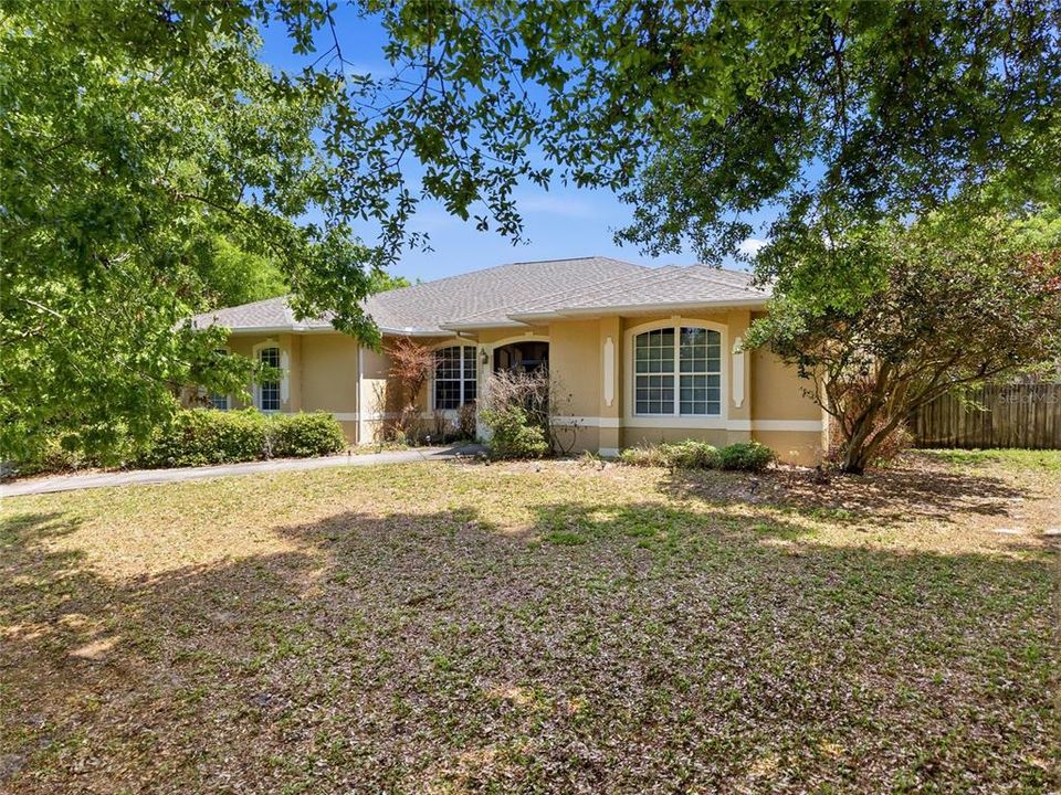 Activo con contrato: $825,000 (5 camas, 3 baños, 3417 Pies cuadrados)