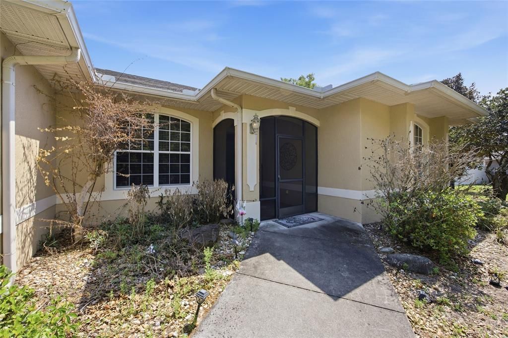 Activo con contrato: $825,000 (5 camas, 3 baños, 3417 Pies cuadrados)