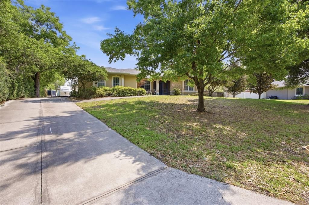 Activo con contrato: $825,000 (5 camas, 3 baños, 3417 Pies cuadrados)