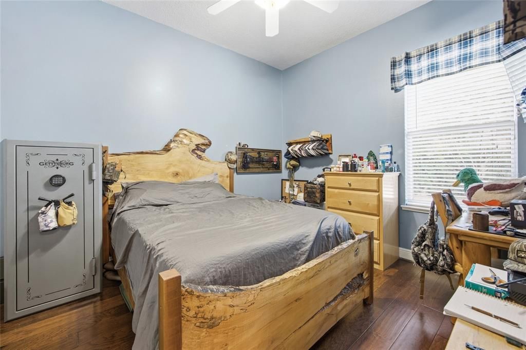 Activo con contrato: $825,000 (5 camas, 3 baños, 3417 Pies cuadrados)