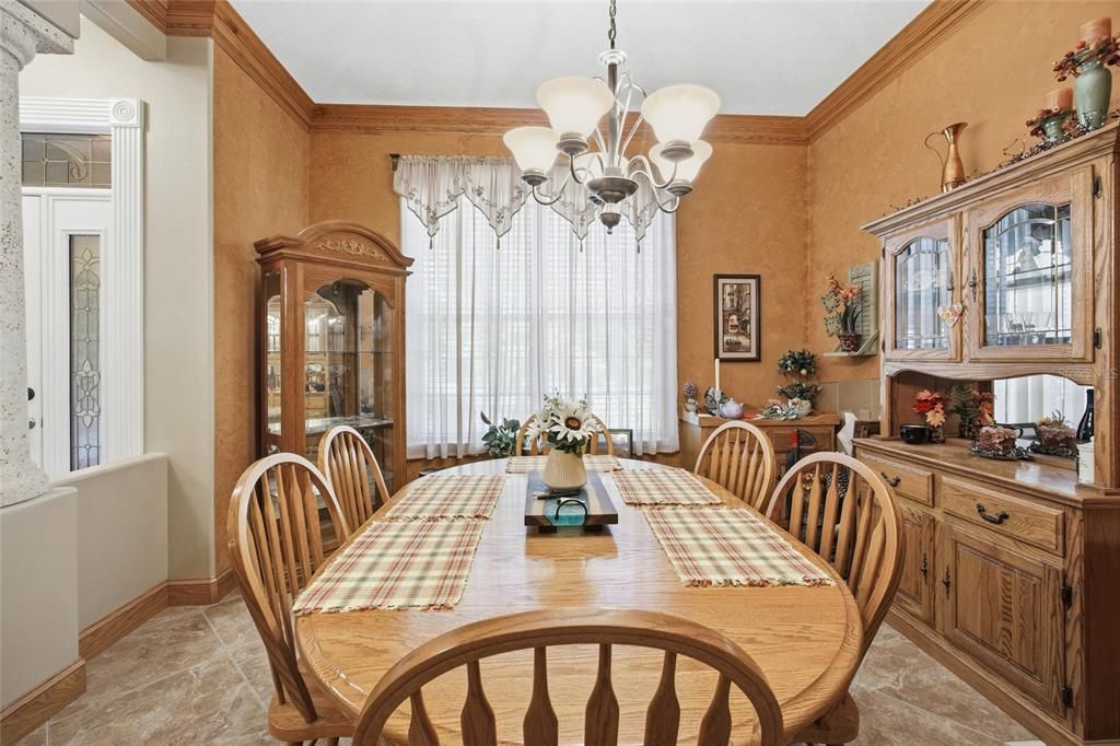 Activo con contrato: $825,000 (5 camas, 3 baños, 3417 Pies cuadrados)