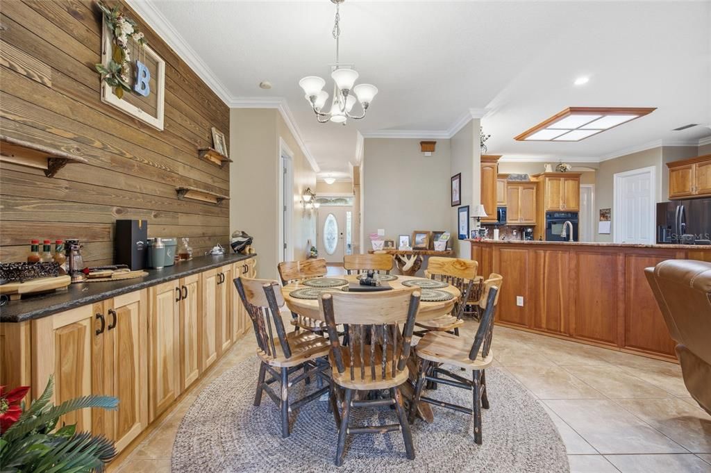 Activo con contrato: $825,000 (5 camas, 3 baños, 3417 Pies cuadrados)