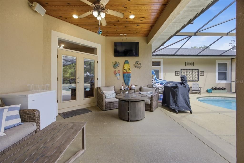 Activo con contrato: $825,000 (5 camas, 3 baños, 3417 Pies cuadrados)