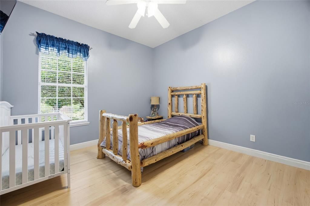 Activo con contrato: $825,000 (5 camas, 3 baños, 3417 Pies cuadrados)