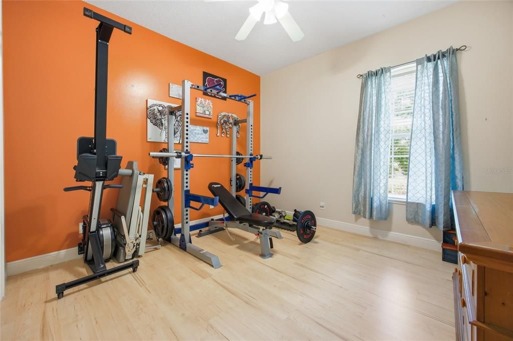 Activo con contrato: $825,000 (5 camas, 3 baños, 3417 Pies cuadrados)