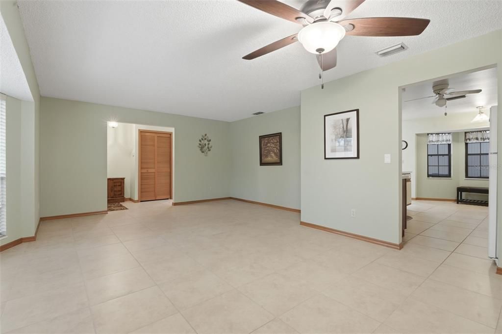 For Sale: $324,900 (3 beds, 2 baths, 1707 Square Feet)
