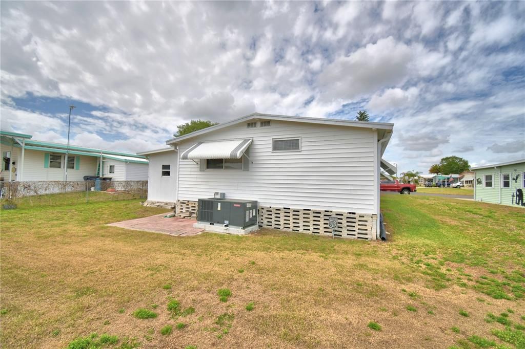 На продажу: $134,900 (2 спален, 2 ванн, 1032 Квадратных фут)