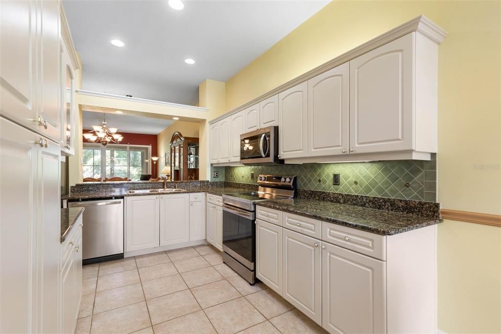 For Sale: $329,000 (3 beds, 2 baths, 1684 Square Feet)