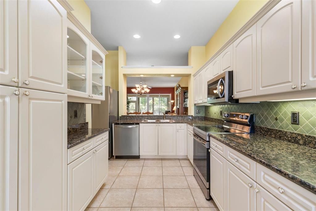 For Sale: $329,000 (3 beds, 2 baths, 1684 Square Feet)