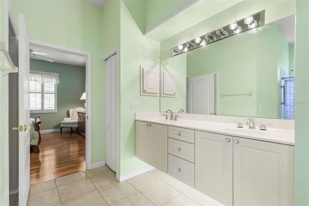 For Sale: $329,000 (3 beds, 2 baths, 1684 Square Feet)