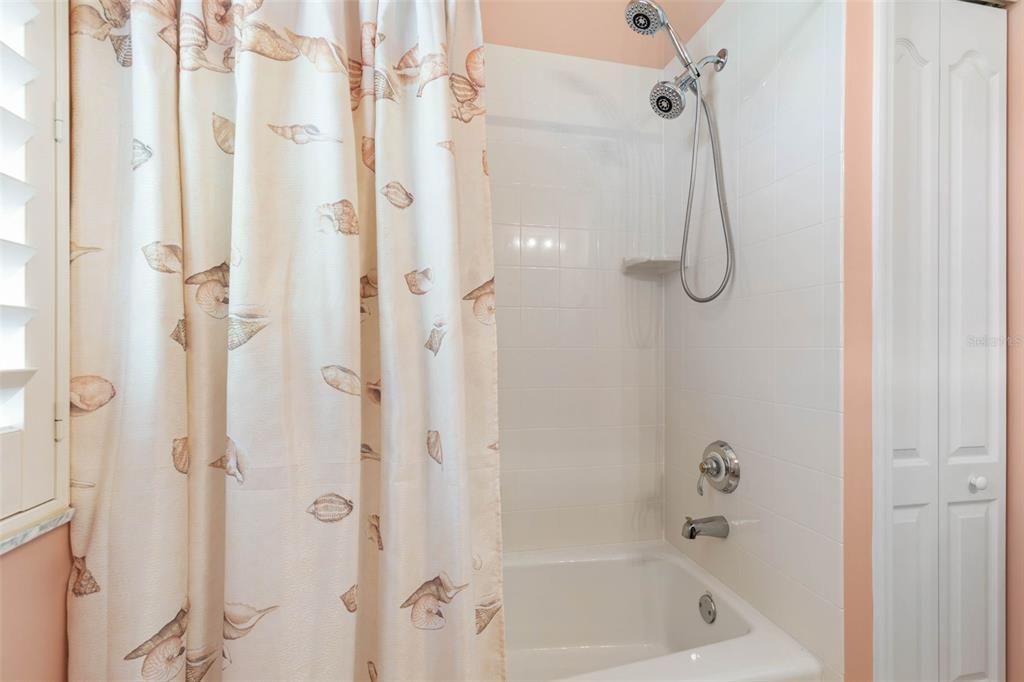 For Sale: $329,000 (3 beds, 2 baths, 1684 Square Feet)