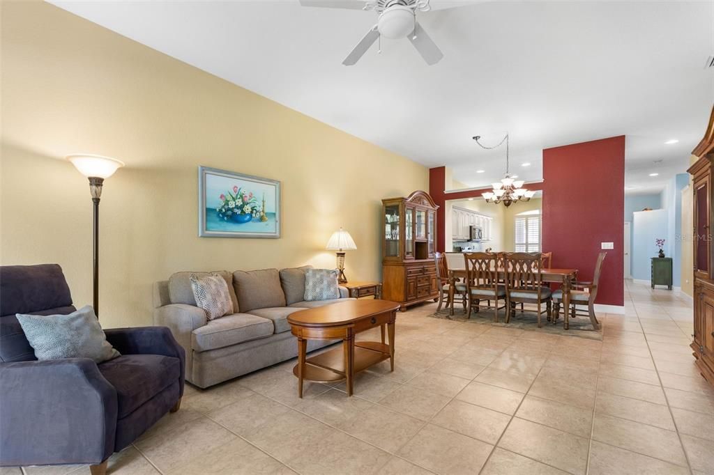 For Sale: $329,000 (3 beds, 2 baths, 1684 Square Feet)