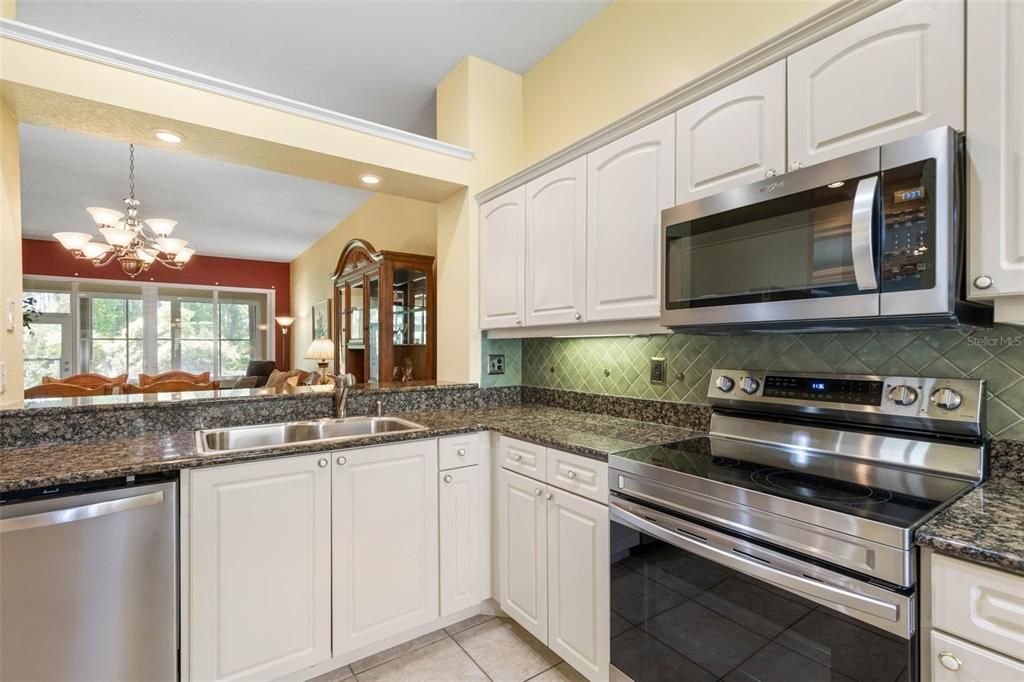 For Sale: $329,000 (3 beds, 2 baths, 1684 Square Feet)