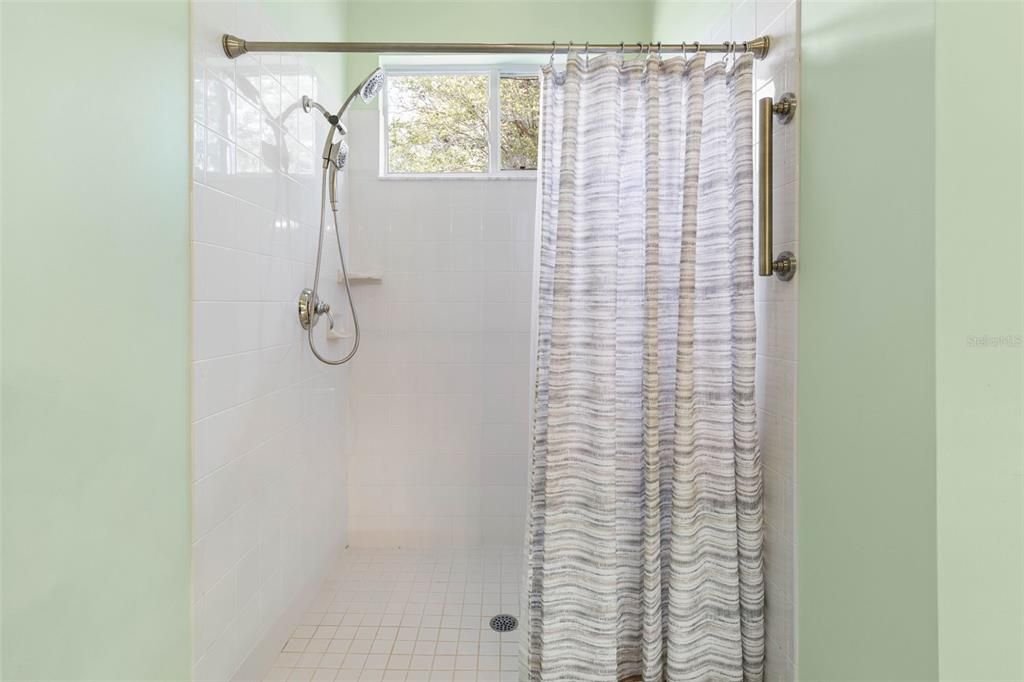 For Sale: $329,000 (3 beds, 2 baths, 1684 Square Feet)