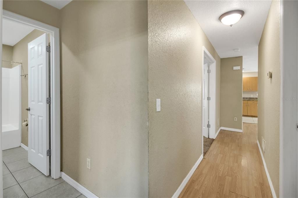 Под контрактом: $199,000 (3 спален, 2 ванн, 1303 Квадратных фут)