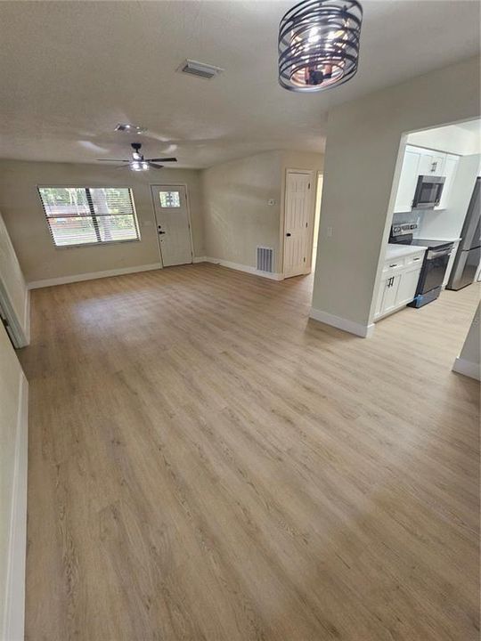 For Sale: $240,000 (2 beds, 2 baths, 1144 Square Feet)