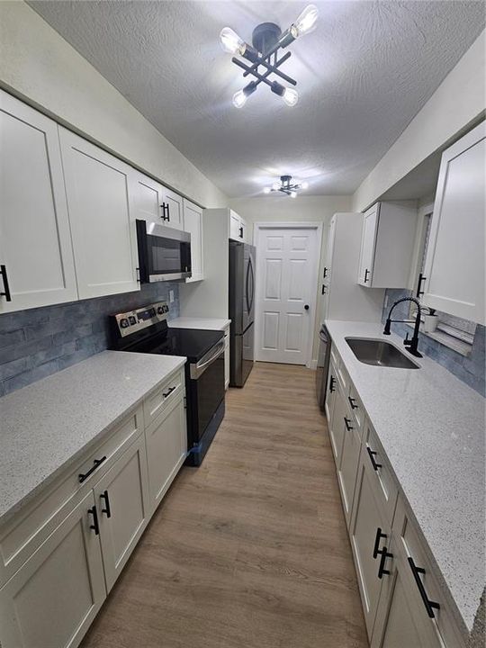 For Sale: $240,000 (2 beds, 2 baths, 1144 Square Feet)