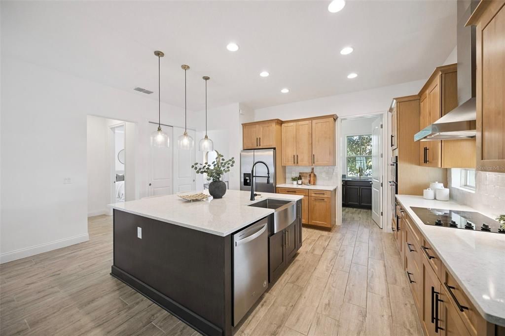 Active With Contract: $655,000 (3 beds, 2 baths, 2256 Square Feet)