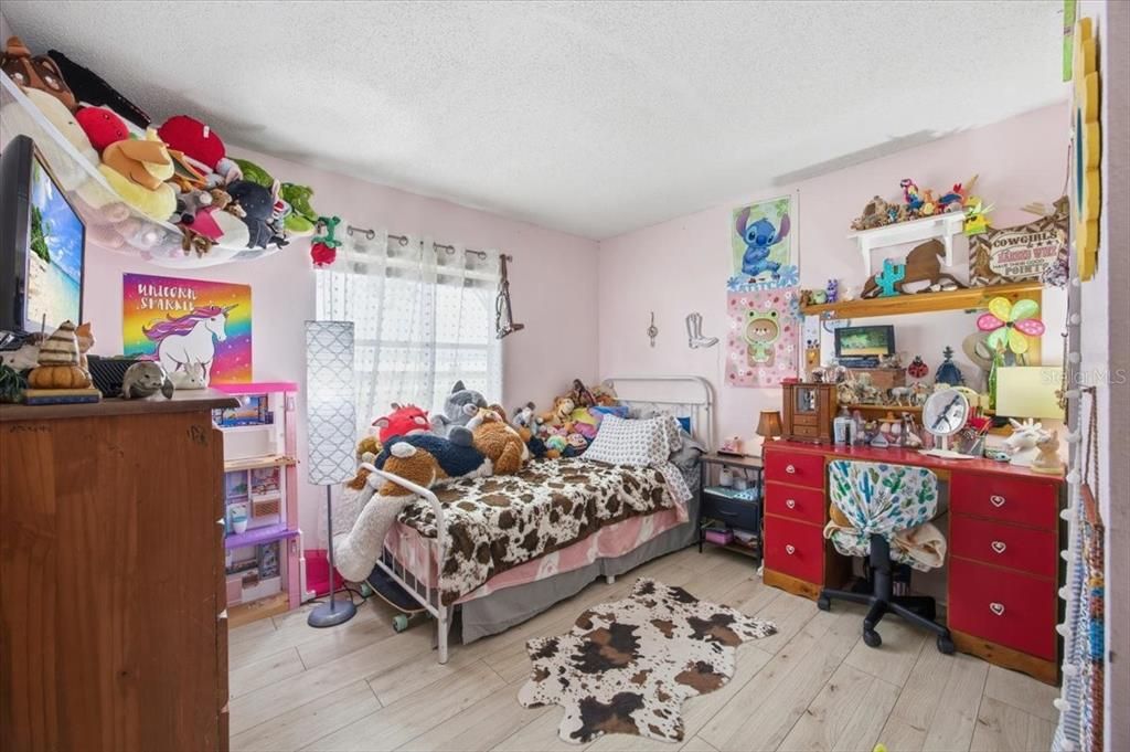 Active With Contract: $299,900 (3 beds, 2 baths, 1344 Square Feet)