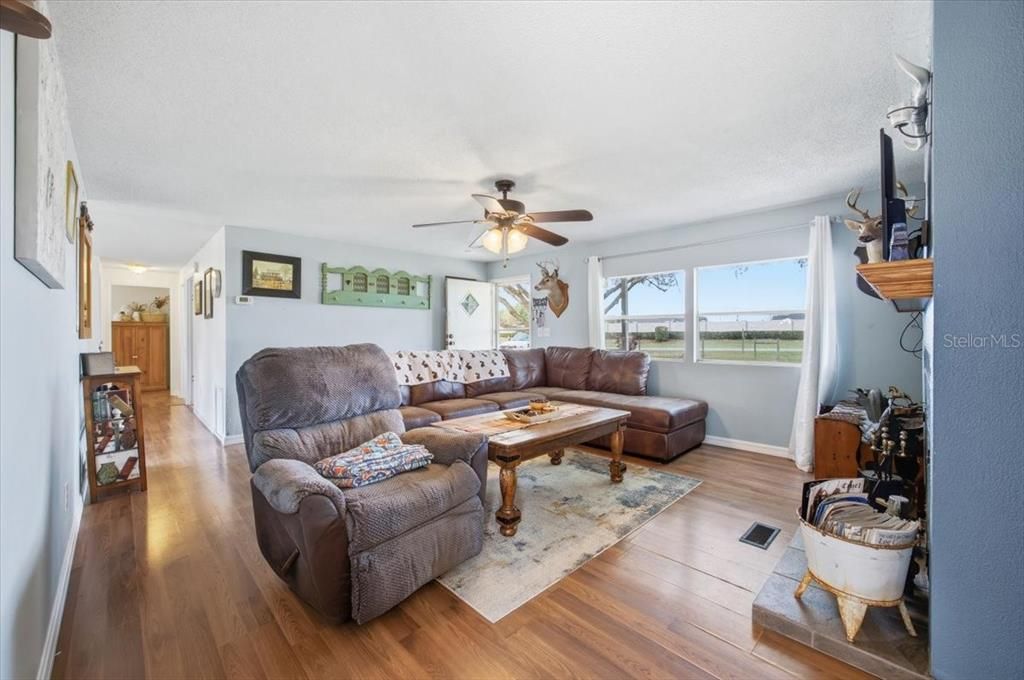 Active With Contract: $299,900 (3 beds, 2 baths, 1344 Square Feet)