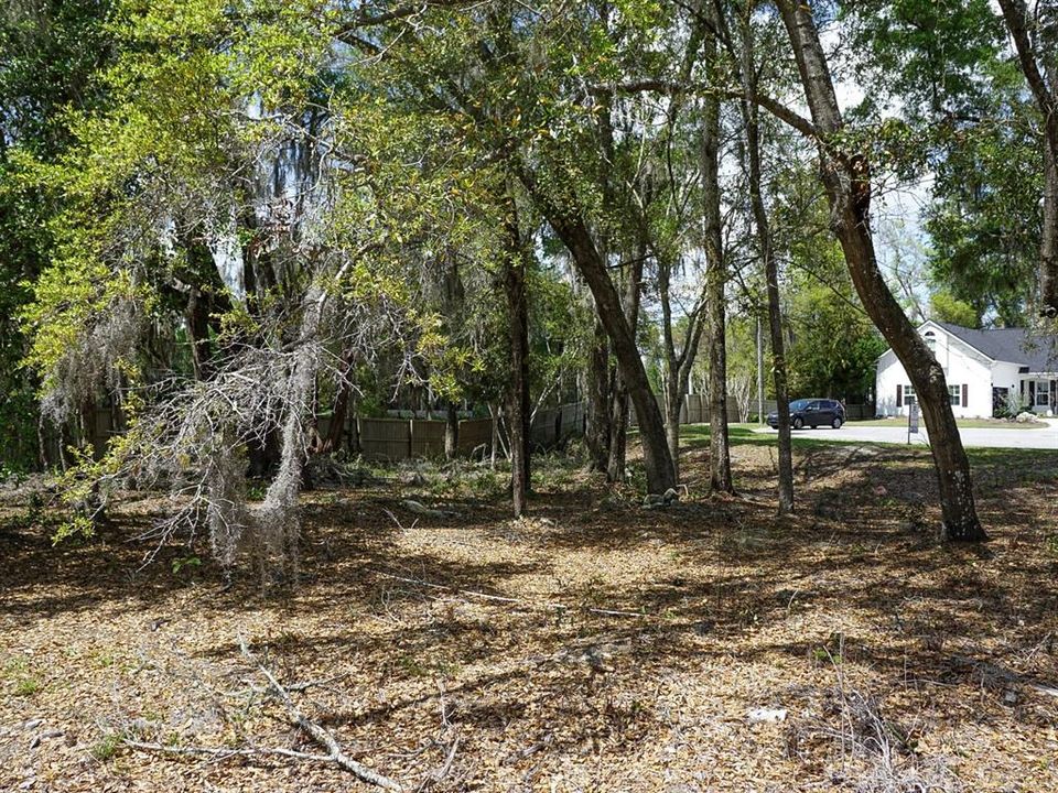 На продажу: $184,900 (0.23 acres)