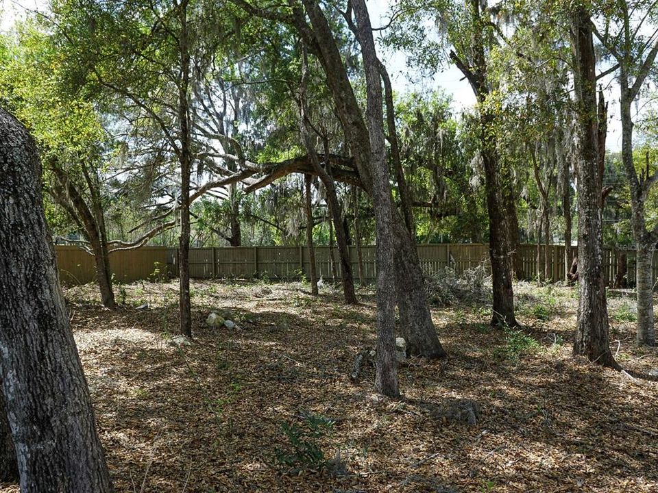 На продажу: $184,900 (0.23 acres)