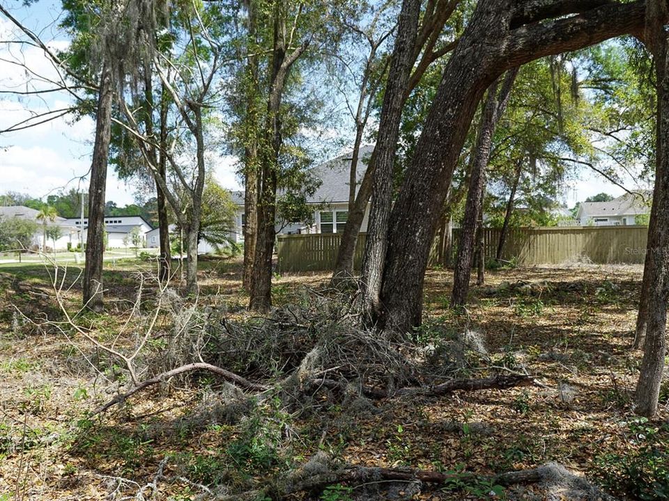 На продажу: $184,900 (0.23 acres)