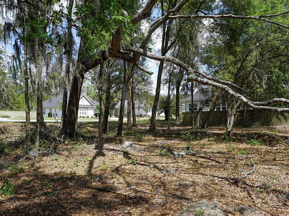 На продажу: $184,900 (0.23 acres)