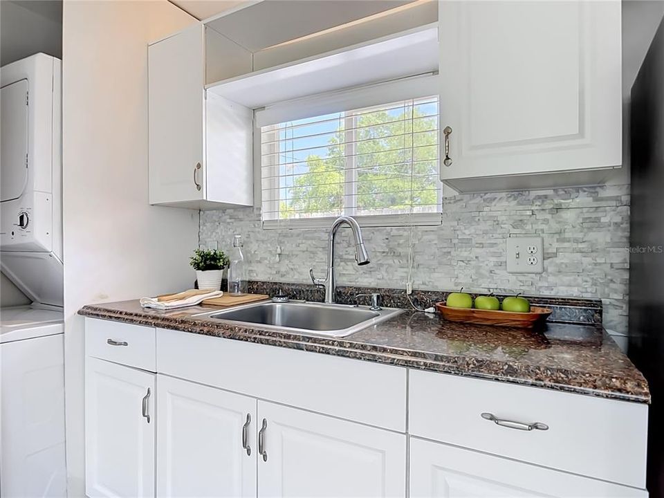 Под контрактом: $399,000 (4 спален, 3 ванн, 2530 Квадратных фут)