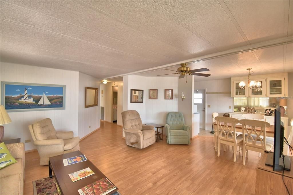 En Venta: $142,900 (2 camas, 2 baños, 1152 Pies cuadrados)