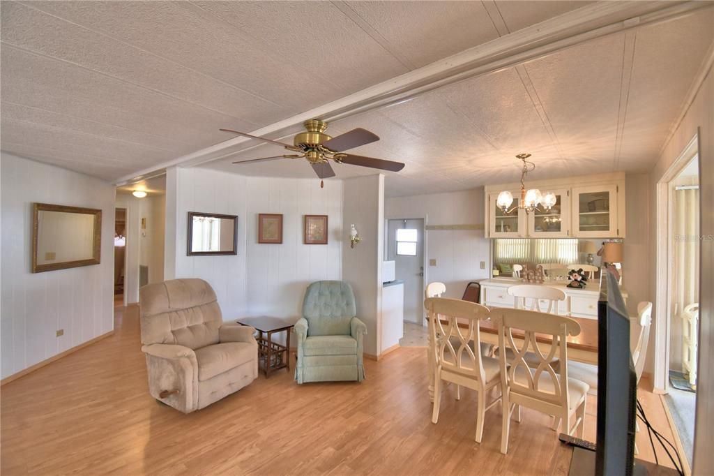 En Venta: $142,900 (2 camas, 2 baños, 1152 Pies cuadrados)