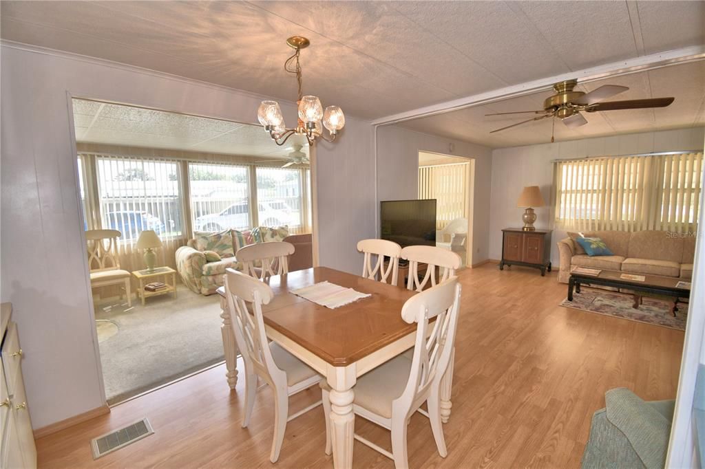 En Venta: $142,900 (2 camas, 2 baños, 1152 Pies cuadrados)